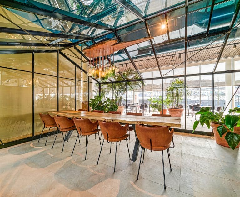Rebelfarm inside 