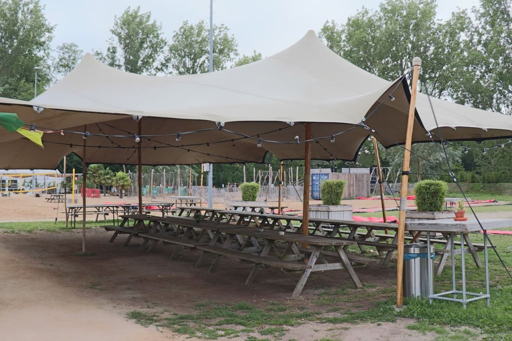 Stretch tent 01.JPG