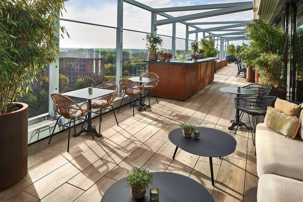 Current Rooftop Terrace - Bar (2)