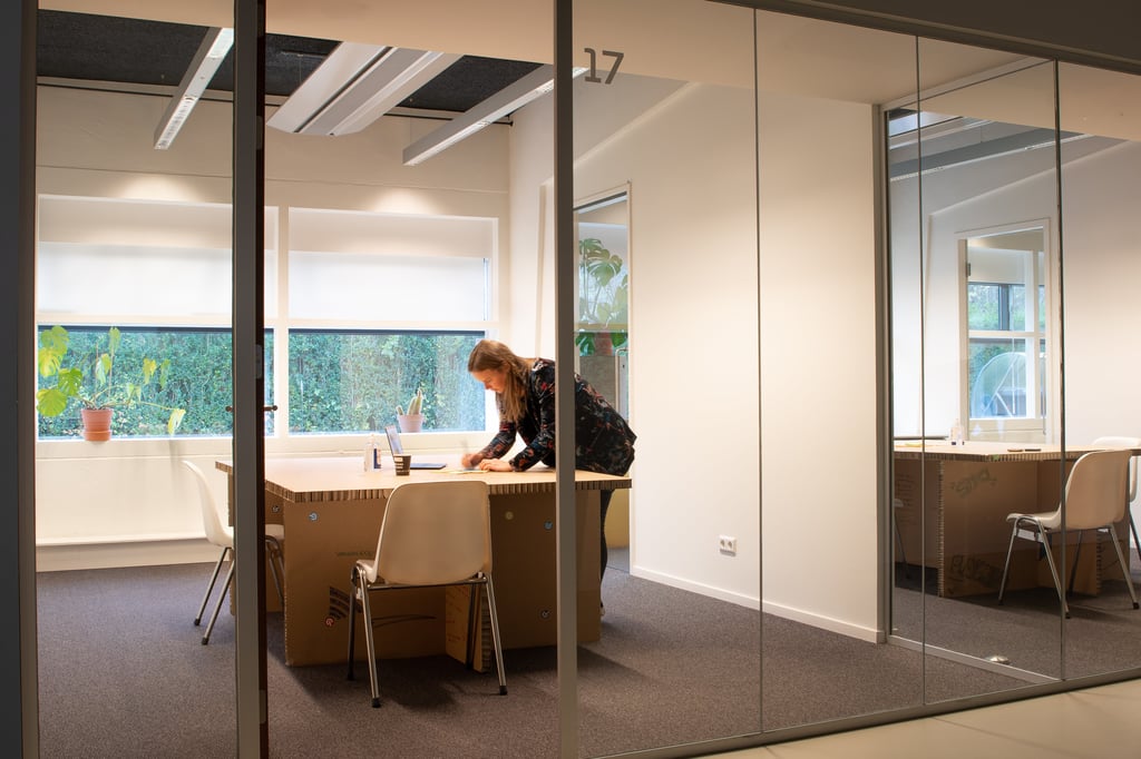 Private space - Space 17 - Zaal 17 - Tafel - Stoelen (1)-min.jpg
