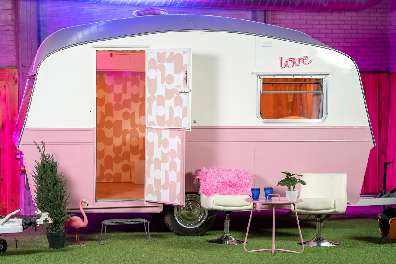 Camping - Pink Caravan