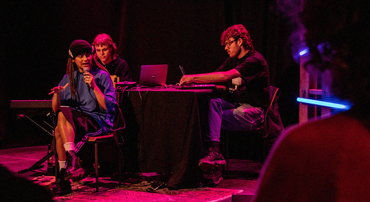 Podium Grote Zaal KOSMIK