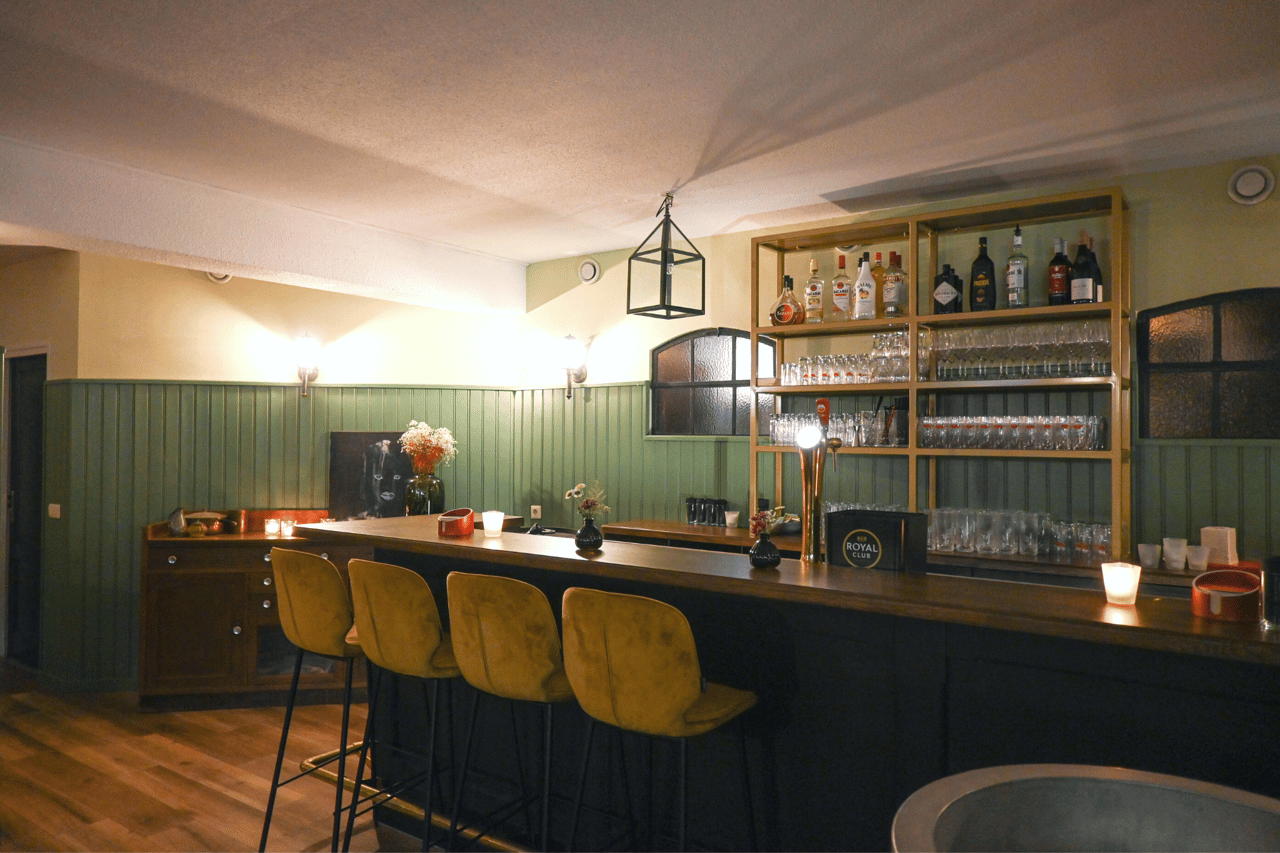 De bar in de kleine zaal